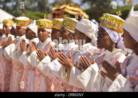 Äthiopien, Timkat - äthiopisch-orthodoxes fest der Taufe Jesu in Addis Abeba 210120 -- ADDIS ABEA, 20. Januar 2021 -- die Menschen feiern Timket, das jährliche äthiopische Epiphaniefestival, am 19. Januar 2021 in Addis Abeba, Äthiopien. Die Äthiopische Offenbarung, die weitestgehend als eine der hoch bewerteten öffentlichen Veranstaltungen Äthiopiens angesehen wird, ist eine dreitägige Affäre mit ausgeprägten religiösen und kulturellen Aktivitäten. ATHIOPIEN-ADDIS ABEBA-TIMKET FESTIVAL-FEIER MICHAELXTEWELDE PUBLICATIONXNOTXINXCHN Stockfoto