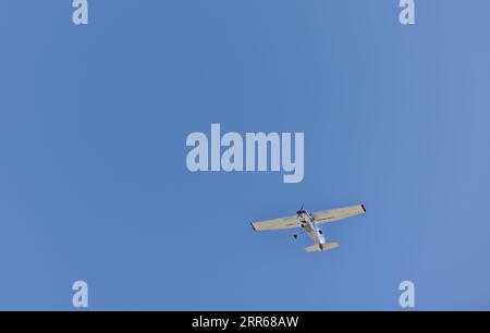 Kleines einmotoriges Flugzeug, N542Q startet von Montauk Stockfoto