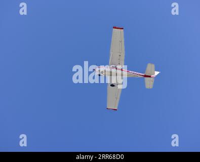 Kleines einmotoriges Flugzeug, N542Q startet von Montauk Stockfoto
