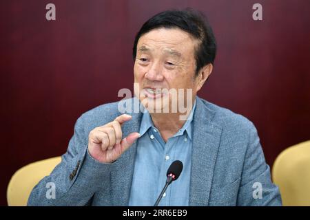 210210 -- TAIYUAN, 10. Februar 2021 -- Huawei CEO Ren Zhengfei wird in Taiyuan, nordchinesische Provinz Shanxi, am 9. Februar 2021 interviewt. ZU GEHEN MIT Mining Innovation Lab ins Leben gerufen in China Kohle reichen Shanxi CHINA-TAIYUAN-HUAWEI-REN ZHENGFEI-INTERVIEW CN CaoxYang PUBLICATIONxNOTxINxCHN Stockfoto