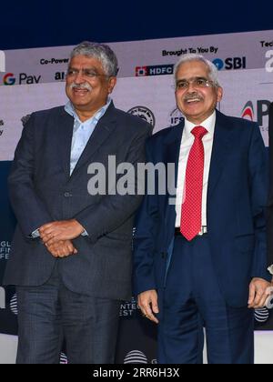 Mumbai, Indien. September 2023. Nandan Nilekani, Mitbegründer und nicht geschäftsführender Vorsitzender von L-R Infosys, und Shaktikanta das Shake, Gouverneur der Reserve Bank of India (RBI), posieren für ein Foto während des Global Fintech fest (GFF) in Mumbai. Global Fintech fest ist eine globale Plattform, um die wichtigsten Interessenträger von Fintech-Unternehmen zu ermutigen, sich zu versammeln, um Ideen und Innovationen in den Bereichen Banken, Finanzen, digitale Zahlungen, Startups und neue Technologien auszutauschen. Quelle: SOPA Images Limited/Alamy Live News Stockfoto