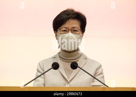 210223 -- HONGKONG, 23. Februar 2021 -- Carrie Lam, Chief Executive der Sonderverwaltungsregion Hongkong, spricht auf einer Pressekonferenz im südchinesischen Hongkong, 23. Februar 2021. Die HKSAR-Regierung der Sonderverwaltungsregion Hongkong hat ein kostenloses COVID-19-Impfprogramm gestartet, und am Dienstag, 16 Uhr Ortszeit, haben sich etwa 70.000 Menschen dafür angemeldet. Carrie Lam, Chief Executive der HKSAR, sagte den Medien am Dienstagmorgen, dass die Öffentlichkeit enthusiastisch auf das Programm reagierte. CHINA-HONG KONG-CARRIE LAM-COVID-19-VACCINATION-PRESS CN LUIXSIUXWAI PUBLICATIONXNOTXINXCH Stockfoto