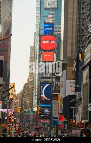 Werbung auf dem Times Square Stockfoto