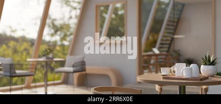 Nahaufnahme eines Holztisches mit Kaffeetassen in einem gemütlichen skandinavischen Café. 3D-Rendering, 3D-Abbildung Stockfoto