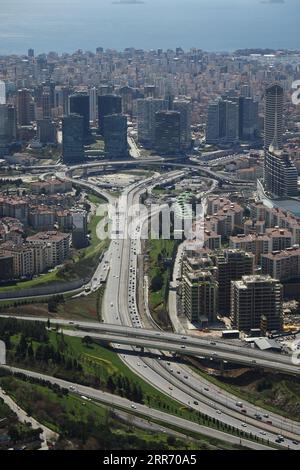 türkei istanbul 19. juni 2023. autobahnkreuzung auf mehreren Ebenen in istanbul Stockfoto