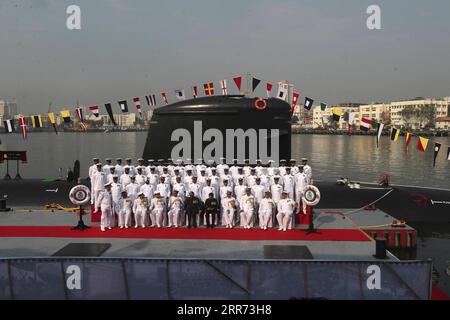 210310 -- MUMBAI, 10. März 2021 -- Foto aufgenommen am 10. März 2021 zeigt die Zeremonie des IN Karanj, Indiens drittes dieselelektrisches U-Boot der Scorpenklasse, in Mumbai, Indien. Die INS Karanj wurde am Mittwoch in die Indische Marine eingezogen, bestätigte einen Beamten in Neu-Delhi. Dies ist das dritte U-Boot der Scorpene-Klasse, das die indische Marine erhalten hat. INDIA-MUMBAI-INS KARANJ-U-BOOT-KOMMISSION ZEREMONIE XINHUA PUBLICATIONXNOTXINXCHN Stockfoto