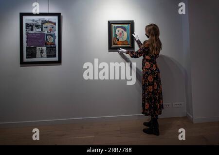 210316 -- PARIS, 16. März 2021 -- Ein Mitarbeiter präsentiert Femme au Beret Mauve am 16. März 2021 in der Bonhams Auktion in Paris. Nach Angaben des Bonhams Auktionshauses Femme au Beret Mauve, gemalt vom spanischen Künstler Pablo Picasso im März 1937, soll im Mai 2021 in New York versteigert werden. Foto von /Xinhua FRANCE-PARIS-FEMME AU MARET MAUVE-AUKTION AurelienxMorissard PUBLICATIONxNOTxINxCHN Stockfoto