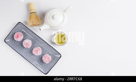 Matcha-Tee-Mochis mit Blick von oben Stockfoto