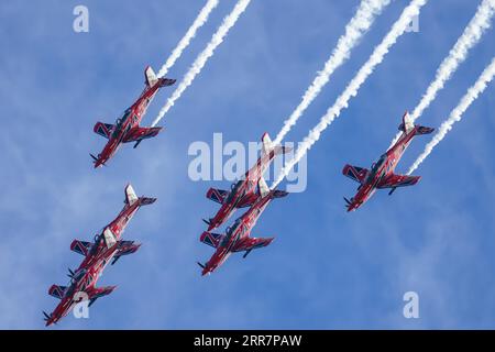 MELBOURNE, AUSTRALIEN, 10. APRIL: Das Kunstflugteam der Royal Australian Air Force, die Roulettes, beim Großen Preis der australischen Formel 1 2022 Stockfoto