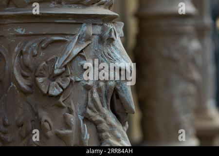 Eine Nahaufnahme einer Fuchskopf-Skulptur im Stadtzentrum von Poznan, Polen Stockfoto