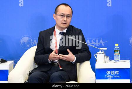 210418 -- BOAO, 18. April 2021 -- Zhang Yuhui, stellvertretender Direktor des China National Health Development Research Center, spricht bei einer Sitzung mit dem Titel Joint-Construction of the Silk Road of Health während der Boao Forum for Asia Annual Conference in Boao, Provinz Hainan in Südchina, 18. April 2021. CHINA-HAINAN-BOAO-BFA-JAHRESKONFERENZ CN YANGXGUANYU PUBLICATIONXNOTXINXCHN Stockfoto