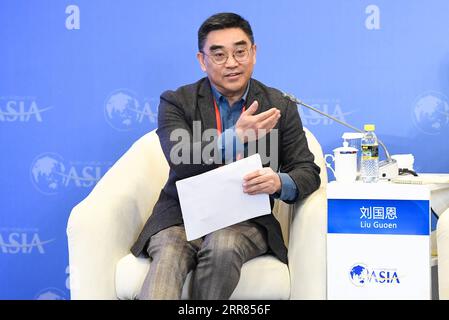 210418 -- BOAO, 18. April 2021 -- Liu Guoen, Direktor des China Center for Health Economic Research der Peking University, leitet eine Sitzung mit dem Titel Joint-Construction of the Silk Road of Health während der Boao Forum for Asia Annual Conference in Boao, Provinz Hainan, am 18. April 2021. CHINA-HAINAN-BOAO-BFA-JAHRESKONFERENZ CN YANGXGUANYU PUBLICATIONXNOTXINXCHN Stockfoto