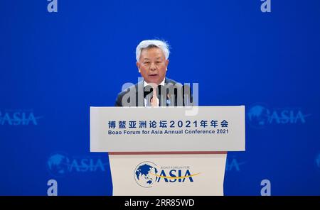 210420 -- BOAO, 20. April 2021 -- Jin Liqun, Präsident der Asian Infrastructure Investment Bank AIIB, hält eine Rede bei der Eröffnungszeremonie der Boao Forum for Asia BFA Annual Conference 2021 in Boao, Provinz Hainan in Südchina, 20. April 2021. CHINA-BOAO-BFA-JAHRESKONFERENZ-ERÖFFNUNG CN YANGXGUANYU PUBLICATIONXNOTXINXCHN Stockfoto