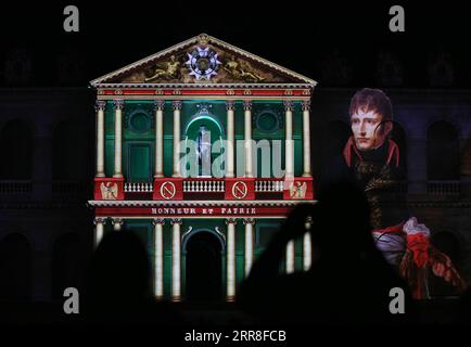 210506 -- PARIS, 6. Mai 2021 -- Aktenfoto aufgenommen am 21. August 2019 zeigt eine Ton- und Lichtshow die Nacht der Invaliden zum 250. Geburtstag Napoleons Bonapartes im Militärmuseum Les Invalides in Paris, Frankreich. Frankreich erinnerte an den 200. Todestag des französischen Kaisers Napoleon Bonaparte. Napoleon Bonaparte starb 1769-1821 im Exil auf der Insel St. Helena am 5. Mai 1821. FRANKREICH-PARIS-NAPOLEON-200 Jahre GaoxJing PUBLICATIONxNOTxINxCHN Stockfoto
