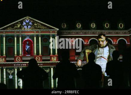 210506 -- PARIS, 6. Mai 2021 -- Aktenfoto aufgenommen am 21. August 2019 zeigt eine Ton- und Lichtshow die Nacht der Invaliden zum 250. Geburtstag Napoleons Bonapartes im Militärmuseum Les Invalides in Paris, Frankreich. Frankreich erinnerte an den 200. Todestag des französischen Kaisers Napoleon Bonaparte. Napoleon Bonaparte starb 1769-1821 im Exil auf der Insel St. Helena am 5. Mai 1821. FRANKREICH-PARIS-NAPOLEON-200 Jahre GaoxJing PUBLICATIONxNOTxINxCHN Stockfoto