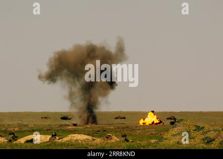 210511 -- SMARDAN-SCHIESSSTAND RUMÄNIEN, 11. Mai 2021 -- Soldaten nehmen am 11. Mai 2021 an einer gemeinsamen Militärübung im Smardan-Schießstand im Südosten Rumäniens Teil. Die Präsidenten Rumäniens und Polens nahmen am Dienstag an der gemeinsamen militärischen Übung im Rahmen der Übung „Justice Sword 21“ im Schießstand von Smardan Teil, so eine Pressemitteilung der rumänischen Präsidialverwaltung. Foto von /Xinhua ROMANIA-SMARDAN SCHIESSSTAND-POLEN-GEMEINSAME MILITÄRISCHE ÜBUNG CristianxCristel PUBLICATIONxNOTxINxCHN Stockfoto