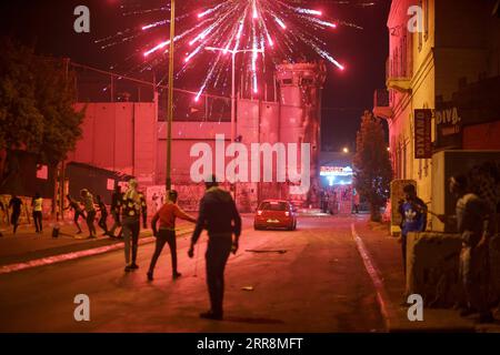 210513 -- BETHLEHEM, 13. Mai 2021 -- Demonstranten werden bei ihren Zusammenstößen mit Mitgliedern der israelischen Grenzpolizei gesehen, nachdem sie am 12. Mai 2021 in Jerusalem, der Stadt Bethlehem im Westjordanland, gegen die Gewalt protestiert hatten. Die Spannungen zwischen Israelis und Palästinensern haben sich in den letzten Tagen angesichts der eskalierenden Gewalt verschärft. Foto von /Xinhua MIDEAST-BETHLEHEM-CLASHES LuayxSababa PUBLICATIONxNOTxINxCHN Stockfoto