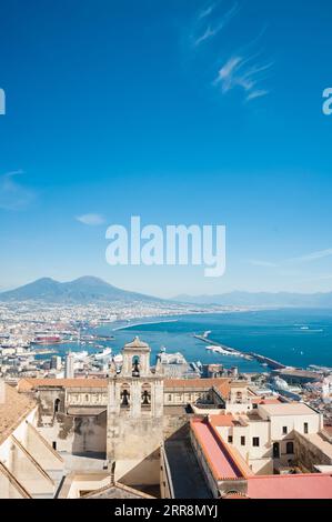 Neapel, Kampanien, Italien, Panoramaaussicht von der Luft auf einen Golf und den Vesuv. Stockfoto