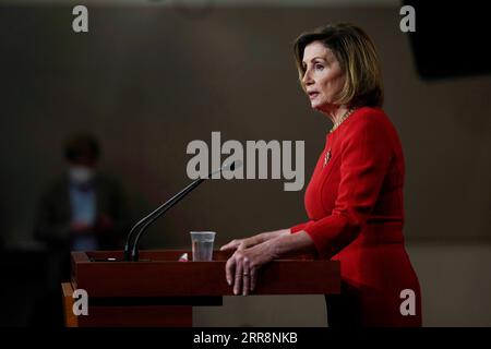 210513 -- WASHINGTON, 13. Mai 2021 -- die US-Repräsentantenin Nancy Pelosi spricht während ihrer wöchentlichen Pressekonferenz auf dem Capitol Hill in Washington, D.C., USA, am 13. Mai 2021. Foto: /Xinhua U.S.-WASHINGTON, D.C.-PELOSI-PRESS CONFERENCE TingxShen PUBLICATIONxNOTxINxCHN Stockfoto