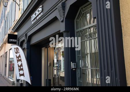 Bordeaux, Frankreich - 09 04 2023 : ikks Männer und Frauen Text Marke und Logo Zeichen Front Kette Fassade Wandgeschäft Eingang Mode Einzelhändler Stockfoto