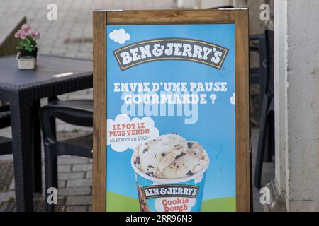 Bordeaux, Frankreich - 09 01 2023 : Ben & Jerry's Ice Cream Logo Marke und Textschild auf Tafel Restaurant Stockfoto