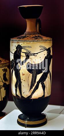 Satyrs tanzten die Pyrrhic von Athena Painter 490BC White Ground lekythos, Athen, Museum, Griechisch, Griechenland. . Museum für Kykladische Kunst Stockfoto