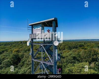 Feuerwehrturm auf dem Rennberg, bei Flaesheim, Haltern am See, im Waldgebiet Haard, einer von 3 Feuerwehrtürmen in der Region, von April bis Oktober Stockfoto