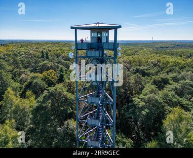 Feuerwehrturm auf dem Rennberg, bei Flaesheim, Haltern am See, im Waldgebiet Haard, einer von 3 Feuerwehrtürmen in der Region, von April bis Oktober Stockfoto