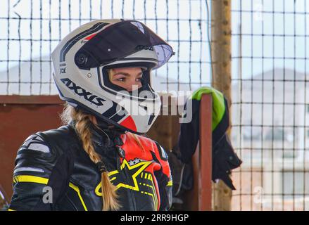Lima, Peru 2023. Unbekannte Piloten, die an der Motopark Santa Rosa CHAMPIONSHIP in Lima, Peru teilnehmen. Stockfoto