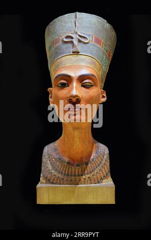 Skulptur der Königin Nefertiti.Original ca. 1353-1336 v. Chr..Königin des alten Ägyptens.18. Dynastie.Ehefrau des Pharao Akhenaten.(Gipsabguss von 1926.) Stockfoto