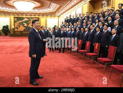 210629 -- PEKING, 29. Juni 2021 -- der chinesische Präsident Xi Jinping, ebenfalls Generalsekretär des Zentralkomitees der Kommunistischen Partei Chinas und Vorsitzender der Zentralen Militärkommission, trifft sich mit herausragenden Parteisekretären der Komitatskomitees, die aus dem ganzen Land in Peking, der Hauptstadt Chinas, ausgewählt wurden, am 29. Juni 2021. CHINA-PEKING-XI CPC-SEKRETARIATSSITZUNG AUF EBENE DES JINPING-BEZIRKS CN LIXXUEREN PUBLICATIONXNOTXINXCHN Stockfoto