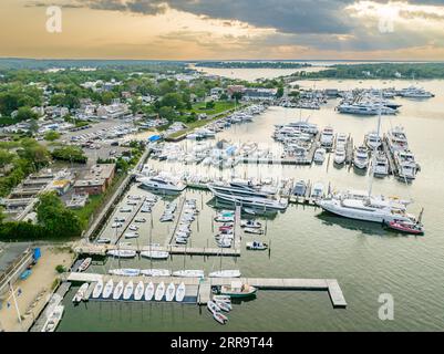 Luftaufnahme von Yachten im Hafen von sag, ny Stockfoto