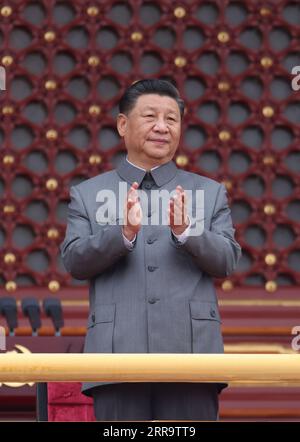 210701 -- PEKING, 1. Juli 2021 -- Xi Jinping, Generalsekretär des Zentralkomitees der Kommunistischen Partei Chinas (KPCh), chinesischer Präsident und Vorsitzender der Zentralen Militärkommission, nimmt an einer Zeremonie zum 100. Jahrestag der Gründung der KPCh in Peking, der Hauptstadt Chinas, am 1. Juli 2021 Teil. CHINA-PEKING-CPC HUNDERTJAHRFEIER-GRAND GATHERING-XI JINPING CN PANGXXINGLEI PUBLICATIONXNOTXINXCHN Stockfoto