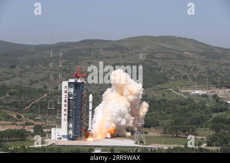 210703 -- TAIYUAN, 3. Juli 2021 -- Eine lange März-2D-Rakete mit dem Satelliten Jilin-1 01B springt vom Taiyuan Satellite Launch Center in der nordchinesischen Provinz Shanxi ab, 3. Juli 2021. Dies war die 376. Flugmission der Long March Raketenserie, sagte das Startzentrum. Foto von /Xinhua CHINA-SHANXI-TAIYUAN-SATELLITE-LAUNCH CN ZhengxTaotao PUBLICATIONxNOTxINxCHN Stockfoto