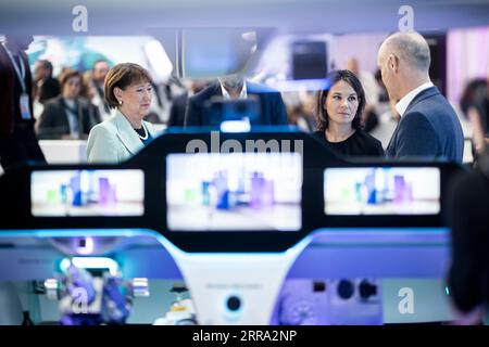 München, Deutschland. September 2023. Bundesaußenministerin Annalena Baerbock am Bosch-Stand auf der IAA in München, 7. September 2023. Copyright: Leon Kuegeler/photothek.de Credit: dpa/Alamy Live News Stockfoto