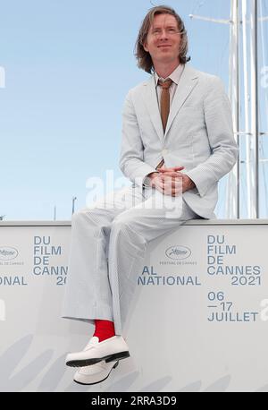 210713 -- CANNES, 13. Juli 2021 -- Regisseur Wes Anderson posiert während des Fotocalls für die französische Dispatch auf dem 74. Jährlichen Cannes Film Festival in Cannes, Frankreich, 13. Juli 2021. FRANCE-CANNES-FILM FESTIVAL-PHOTOCALL-DIE FRANZÖSISCHE DISPOSITION XINHUA PUBLICATIONXNOTXINXCHN Stockfoto