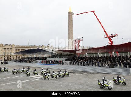 210714 -- PARIS, 14. Juli 2021 -- die jährliche Militärparade am Bastille-Tag findet am Place de la Concorde in Paris, Frankreich, am 14. Juli 2021 statt. Frankreich hat am Mittwoch seine jährlichen Feierlichkeiten zum Bastille-Tag mit einer traditionellen Militärparade auf der berühmten Avenue der Champs Elysees in Paris abgehalten, während die öffentlichen Versammlungen aufgrund von COVID-19 eingeschränkt wurden. FRANKREICH-PARIS-BASTILLE-TAGESPARADE GaoxJing PUBLICATIONxNOTxINxCHN Stockfoto