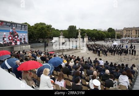 210714 -- PARIS, 14. Juli 2021 -- die jährliche Militärparade am Bastille-Tag findet am Place de la Concorde in Paris, Frankreich, am 14. Juli 2021 statt. Frankreich hat am Mittwoch seine jährlichen Feierlichkeiten zum Bastille-Tag mit einer traditionellen Militärparade auf der berühmten Avenue der Champs Elysees in Paris abgehalten, während die öffentlichen Versammlungen aufgrund von COVID-19 eingeschränkt wurden. FRANKREICH-PARIS-BASTILLE-TAGESPARADE GaoxJing PUBLICATIONxNOTxINxCHN Stockfoto