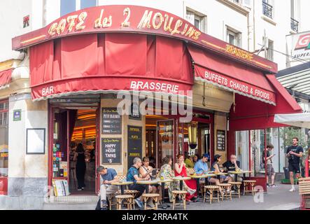 Café des Deux Moulins Restaurant, Rue Lipic, Pigalle District, Paris, Île-de-France, Frankreich Stockfoto