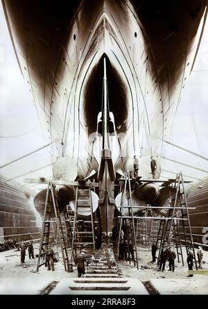 Bau der RMS Lusitania, British Ocean Liner, im Besitz der Cunard Steamship Company, in der John Brown & Co Shipyard oder Boatyard in Clydebank Scotland von 1904 bis 1906 Stockfoto