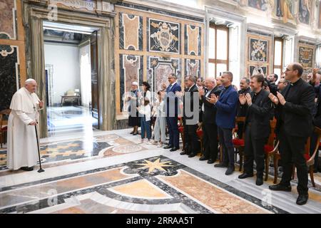 Vatikan, 07.09.2023, Papst Franziskus trifft sich mit Mitgliedern der Italienischen Bibelvereinigung und Teilnehmern der Italienischen Nationalen Bibelwoche am 7. September 2023 im Clementinsaal des Vatikans. Foto: (EV) Vatican Media/ABACAPRESS.COM Credit: Abaca Press/Alamy Live News Stockfoto