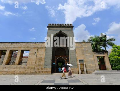 210725 -- QUANZHOU, 25. Juli 2021 -- Foto vom 8. Juli 2021 zeigt die Qingjing-Moschee in Quanzhou, südöstliche chinesische Provinz Fujian. China's Quanzhou: Emporium of the World in Song-Yuan China wurde am Sonntag als Kulturstätte in die UNESCO-Welterbeliste aufgenommen, wodurch die Gesamtzahl der UNESCO-Weltkulturerbestätten des Landes auf 56 gestiegen ist. Quanzhou, eine Küstenstadt in der chinesischen Provinz Fujian, war in den Song- und Yuan-Dynastien ein globales Handelszentrum für Seeschifffahrt. CHINA-FUJIAN-QUANZHOU-UNESCO-WELTKULTURERBE CN WEIXPEIQUAN PUBLICATIONXNOTXINXCHN Stockfoto