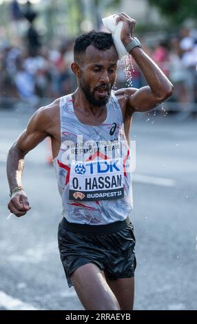 Omar Hassan vom Athleten Refugee Team, das am 9. Tag der Leichtathletik-Weltmeisterschaften Budapest am 27. August 2023 am Männer-Marathon teilnimmt Stockfoto