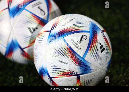 Fußbälle im Spiel zwischen Paris FC und FC Kryvbas am Mittwoch in der UEFA Women's Champions League, Ligapfad Runde 1, in der Linköping Arena, Linköping, Schweden. Stockfoto