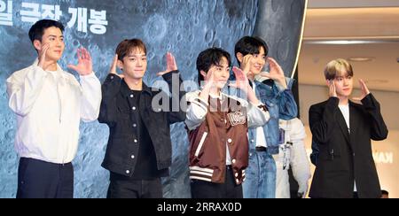 (L-R) Sehun, Chen, Xiumin, Chanyeol und Baekhyun (EXO), 25. Juli 2023: Mitglieder der südkoreanischen Boygroup EXO posieren bei einer Veranstaltung vor einer VIP-Vorschau des südkoreanischen Films 'The Moon' in Seoul, Südkorea. Quelle: Lee Jae-Won/AFLO/Alamy Live News Stockfoto