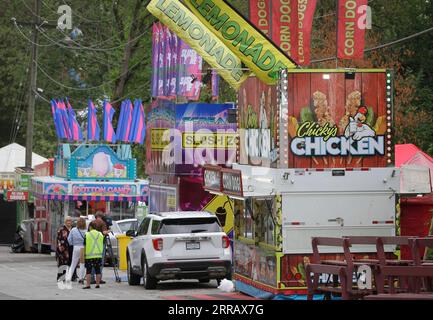 210820 -- VANCOUVER, 20. August 2021 -- Lebensmittelhändler werden während der Presseveranstaltung über die 111. Pacific National Exhibition PNE Fair in Vancouver, Kanada, 19. August 2021 gesehen. Die 111. PNE-Messe fand vom 21. August bis 6. September statt. Foto von /Xinhua CANADA-VANCOUVER-PNE FAIR LiangxSen PUBLICATIONxNOTxINxCHN Stockfoto