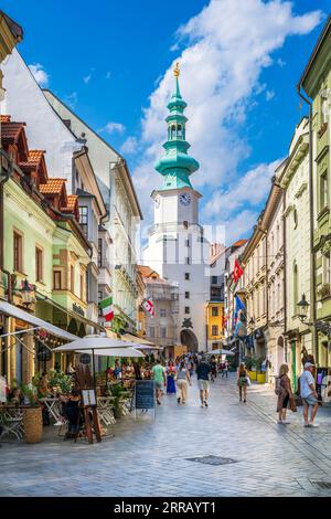 Michalska Street und Michalska's Gate (Michalska brana), Bratislava, Slowakei Stockfoto