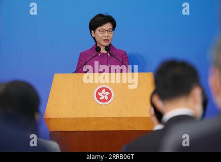 210823 -- HONGKONG, 23. August 2021 -- Chief Executive der Sonderverwaltungsregion Hongkong HKSAR Carrie Lam hält eine Rede in Hongkong, Südchina, 23. August 2021. WEITER: Nationale Delegation führt 14. Fünfjahresplan-Möglichkeiten für Hongkong ein CHINA-HONGKONG-14. FÜNFJAHRESPLAN-NATIONALE DELEGATION CN WangxShen PUBLICATIONxNOTxINxCHN Stockfoto