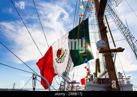 Lissabon, Portugal, 31. August 2023: Mexikanisches Segelboot Cuauhtémoc in Docks. Große Schiffe Rennen 2023. Segelschulschiff der mexikanischen Marine Stockfoto