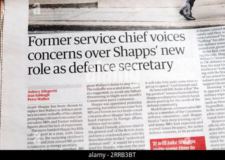 „Der frühere Chef des Dienstes äußert Bedenken wegen der neuen Rolle von Shapps als Verteidigungssekretär“, titelt die Zeitung Guardian Grant Shapps am 1. September 2023 in London Stockfoto